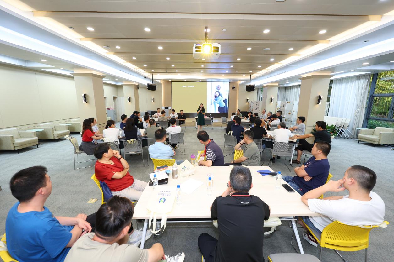 闵行经济技术开发区第五期工匠研修班在上海开放大学成功举办，聚焦教育科技领域技术前沿
